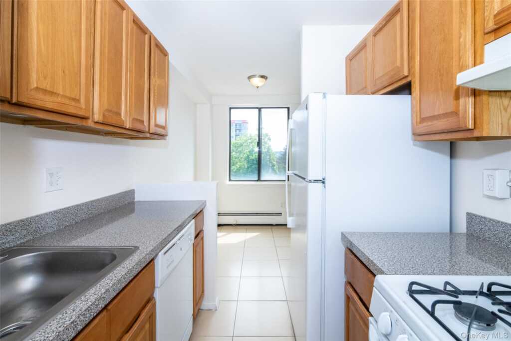 7 Lake Street, Unit #8-B, White Plains, NY 10603 - Photo 15 of 26