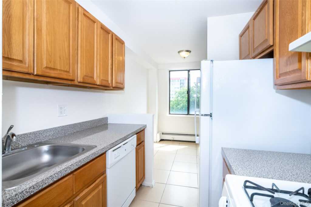7 Lake Street, Unit #8-B, White Plains, NY 10603 - Photo 16 of 26