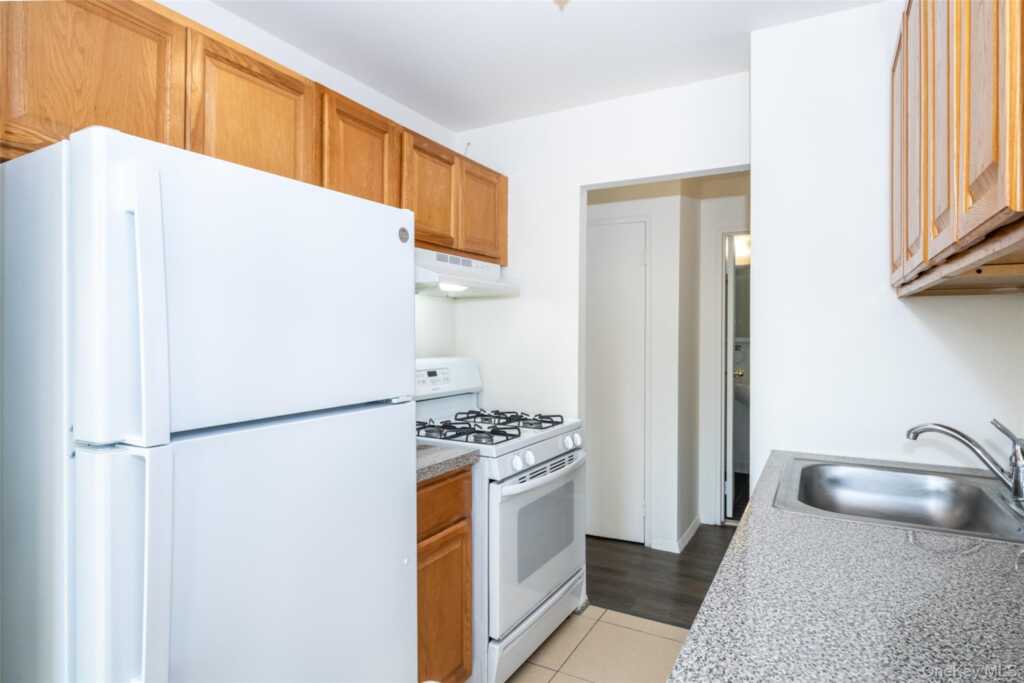 7 Lake Street, Unit #8-B, White Plains, NY 10603 - Photo 17 of 26