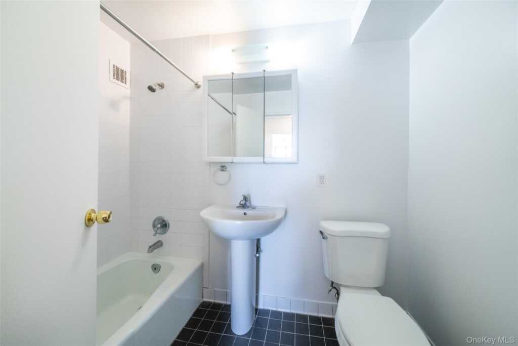 7 Lake Street, Unit #8-B, White Plains, NY 10603 - Photo 19 of 26