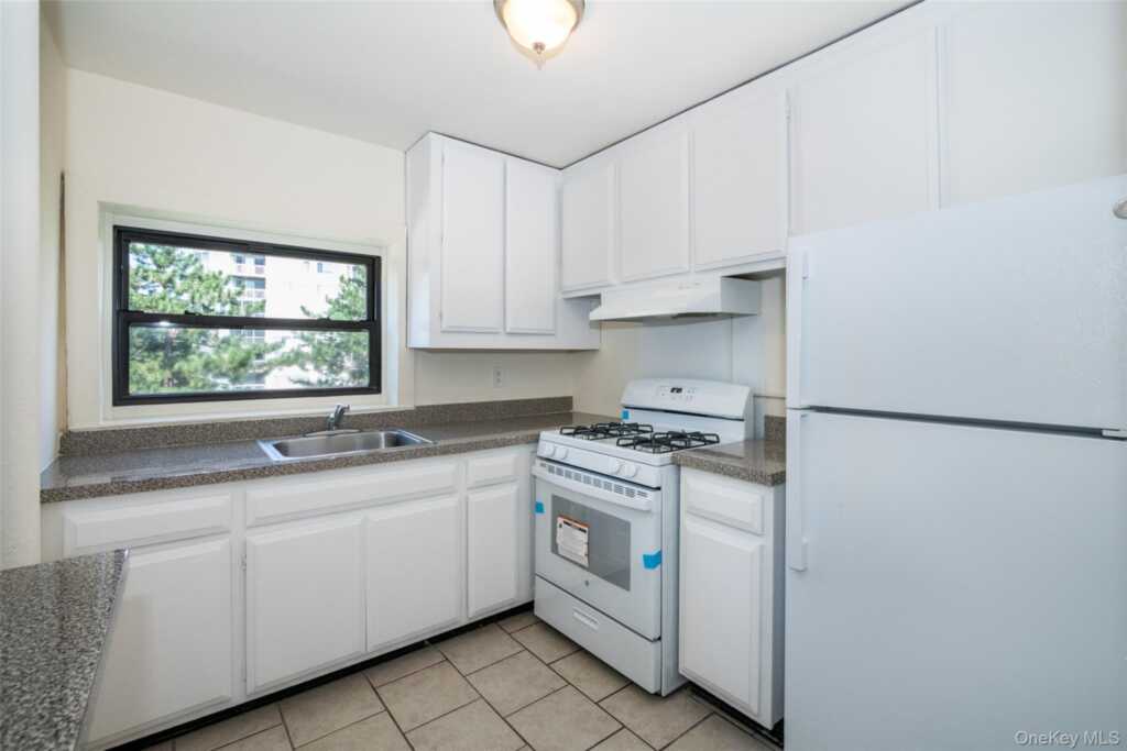 15 Lake Street, Unit #4-J, White Plains, NY 10603 - Photo 10 of 23