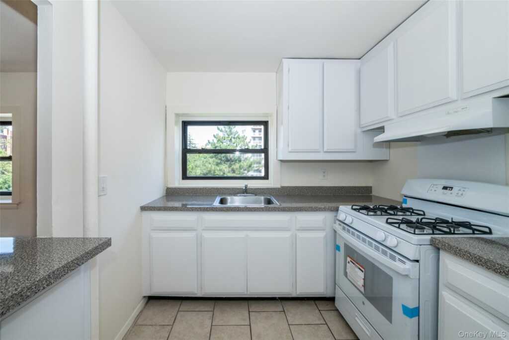 15 Lake Street, Unit #4-J, White Plains, NY 10603 - Photo 11 of 23