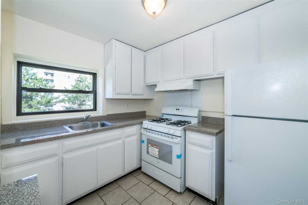 15 Lake Street, Unit #4-J, White Plains, NY 10603 - Photo 12 of 23