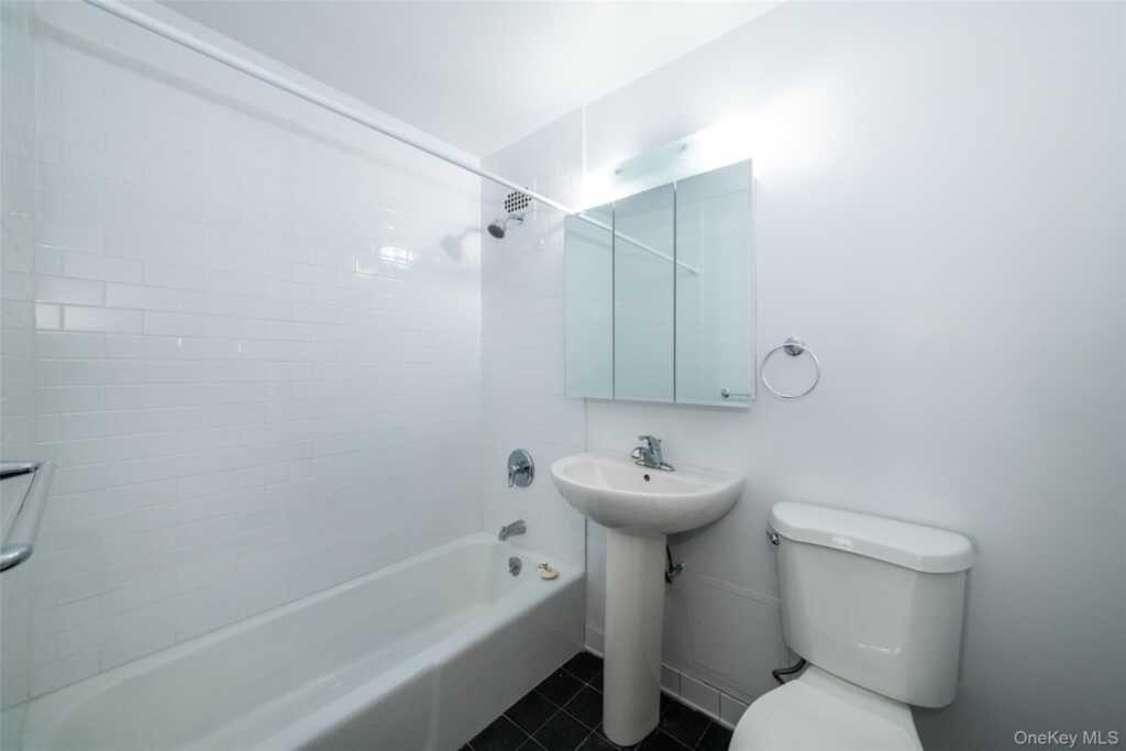 15 Lake Street, Unit #4-J, White Plains, NY 10603 - Photo 14 of 23