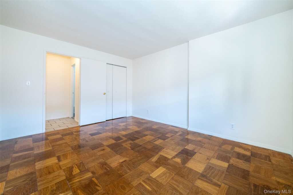 15 Lake Street, Unit #4-J, White Plains, NY 10603 - Photo 16 of 23