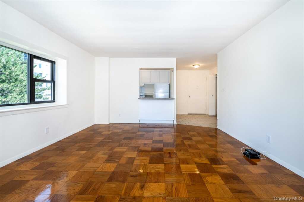 15 Lake Street, Unit #4-J, White Plains, NY 10603 - Photo 8 of 23