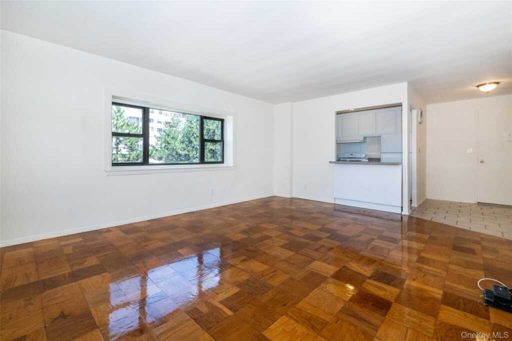 15 Lake Street, Unit #4-J, White Plains, NY 10603 - Photo 9 of 23