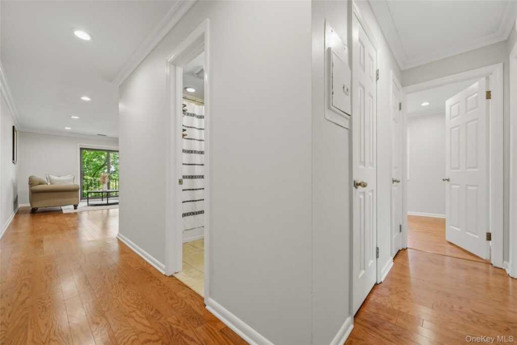 72 Omni Parc Drive, Nanuet, NY 10954 - Photo 2 of 16