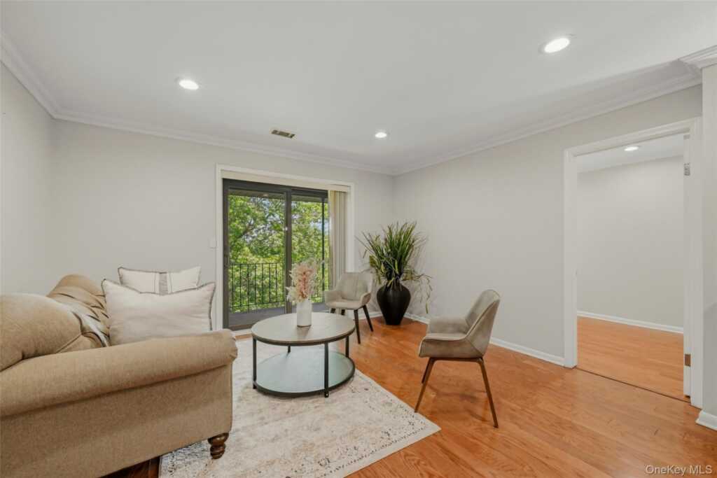 72 Omni Parc Drive, Nanuet, NY 10954 - Photo 4 of 16