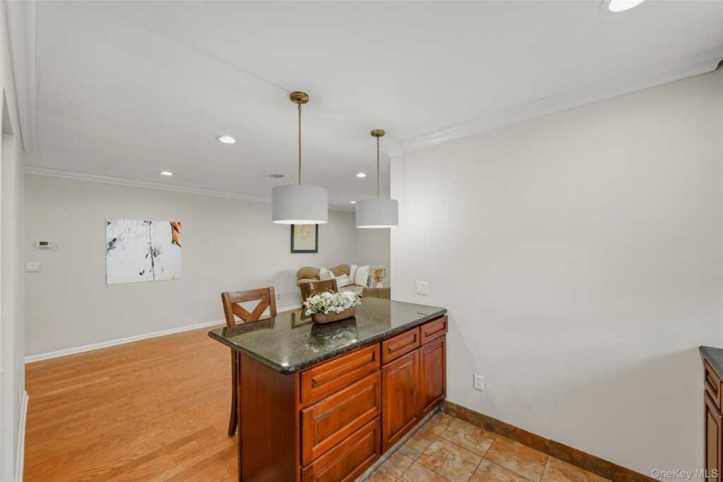 72 Omni Parc Drive, Nanuet, NY 10954 - Photo 5 of 16