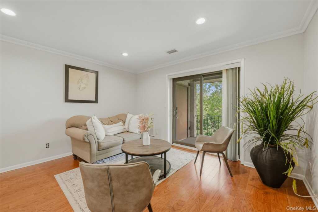 72 Omni Parc Drive, Nanuet, NY 10954 - Photo 6 of 16