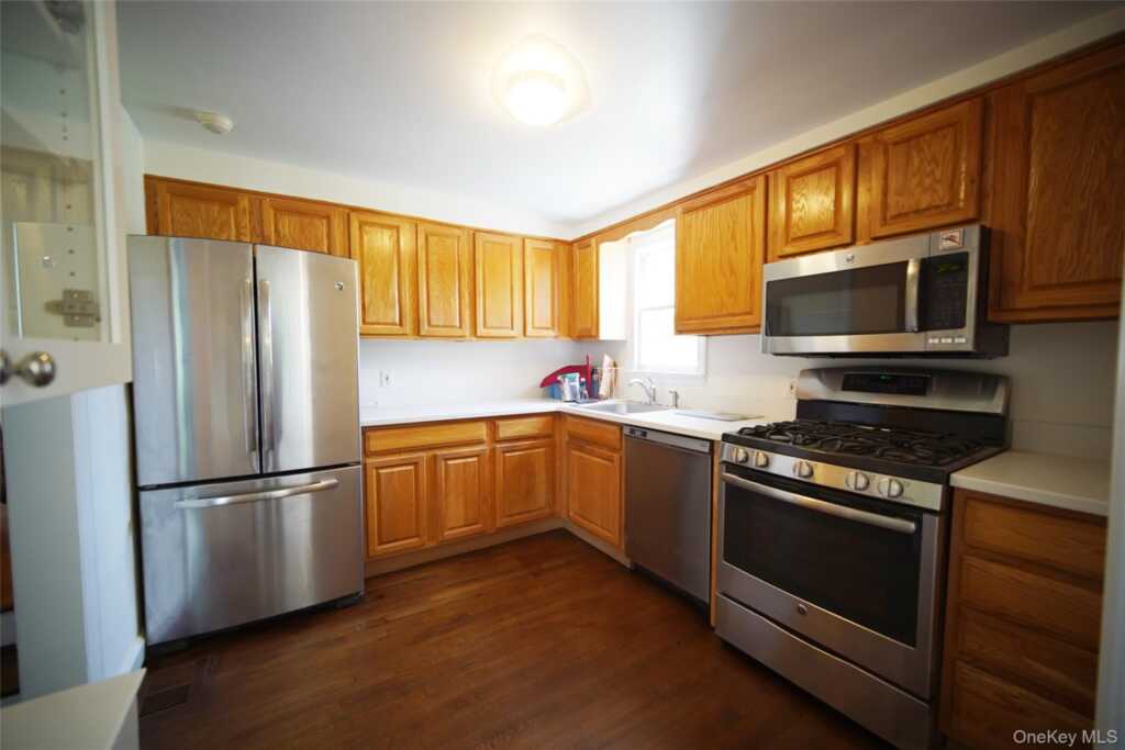 416 Ridgeway, White Plains, NY 10605 - Photo 2 of 15