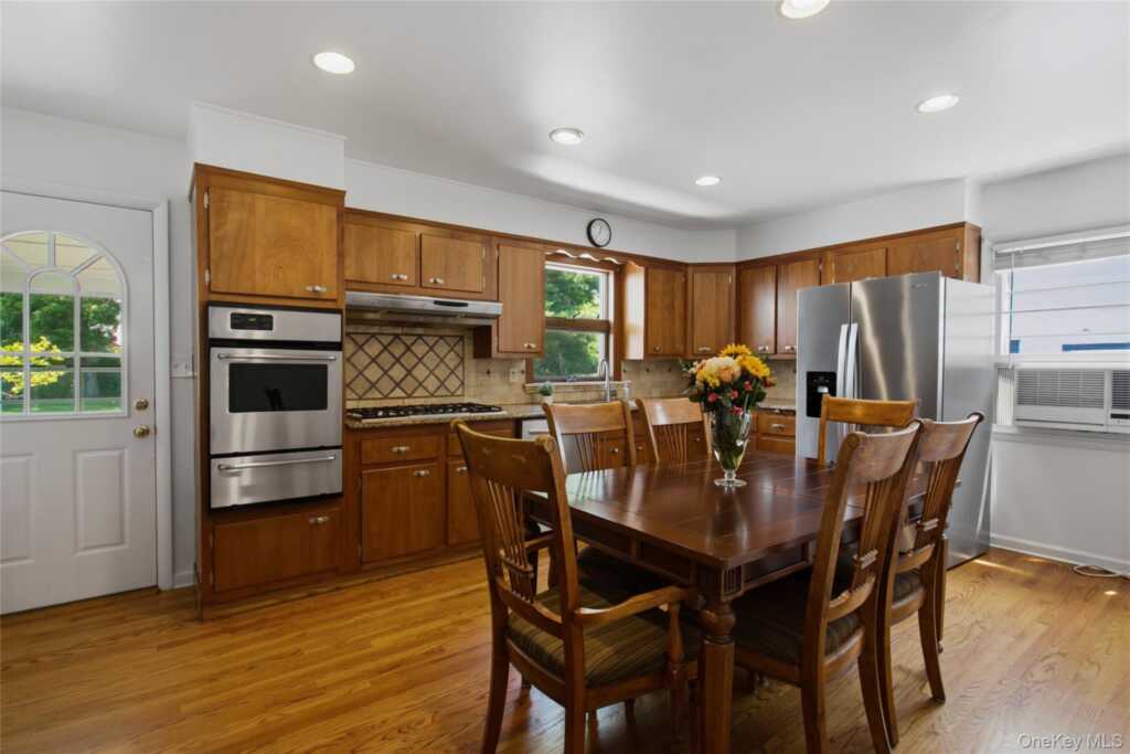 419 Beach Avenue, Rye, NY 10543 - Photo 8 of 28