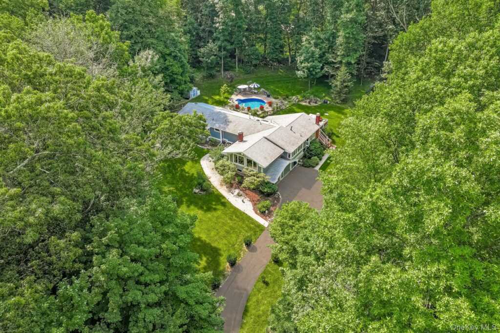 10 Longbow Road, Suffern, NY 10901
