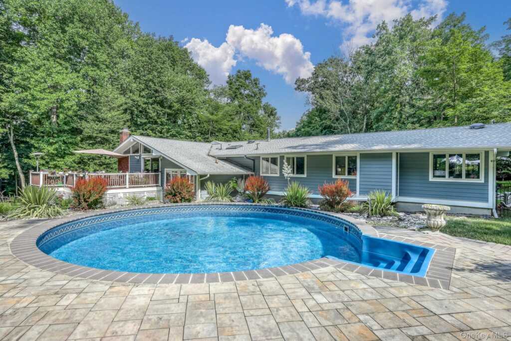 10 Longbow Road, Suffern, NY 10901 - Photo 20 of 27