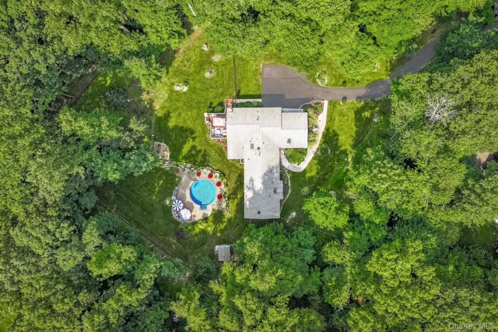 10 Longbow Road, Suffern, NY 10901 - Photo 24 of 27