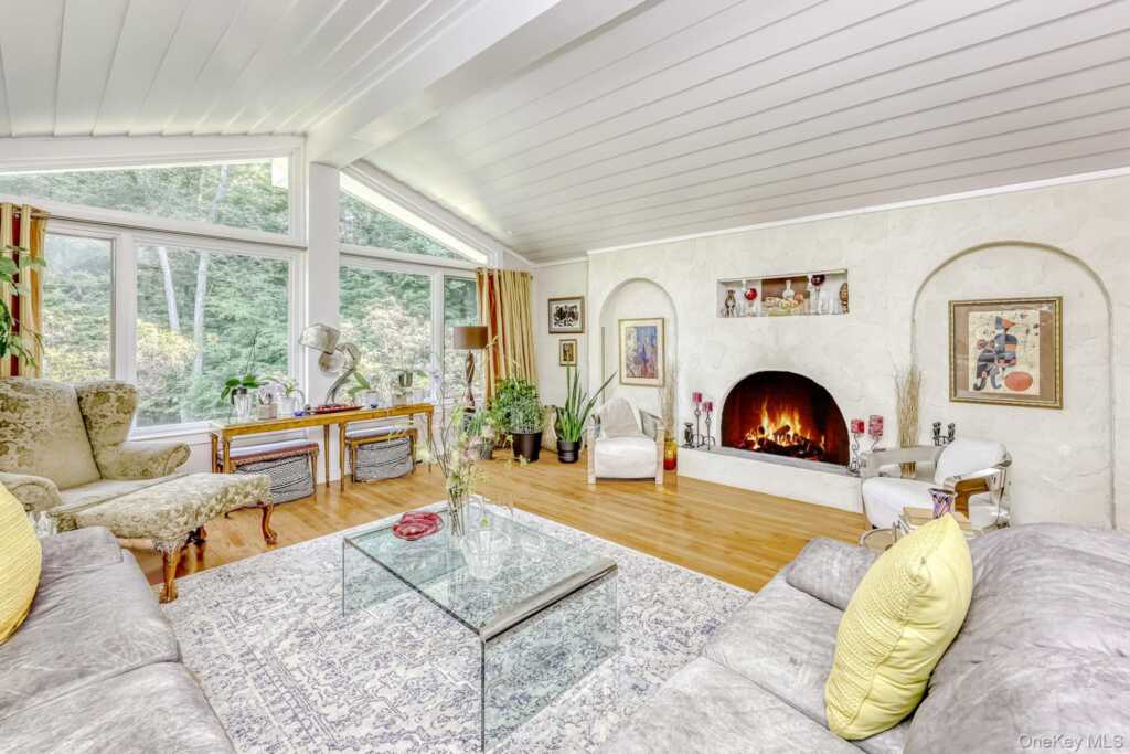 10 Longbow Road, Suffern, NY 10901 - Photo 5 of 27