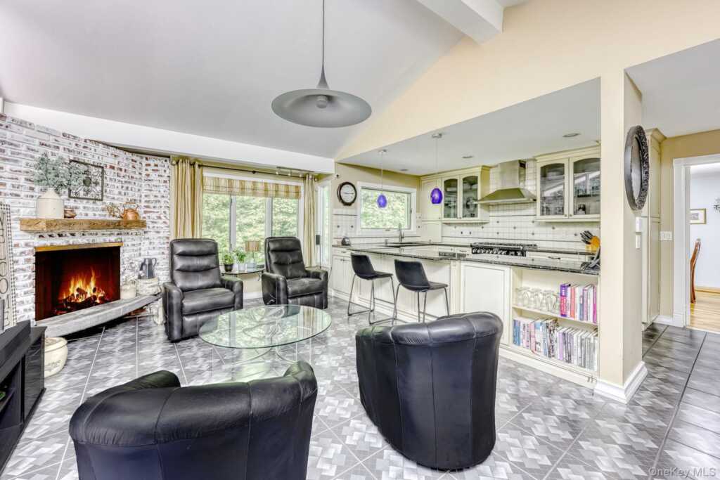 10 Longbow Road, Suffern, NY 10901 - Photo 7 of 27