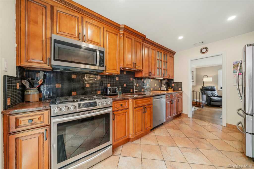 4 Forest Knoll Drive, Suffern, NY 10901 - Photo 10 of 37