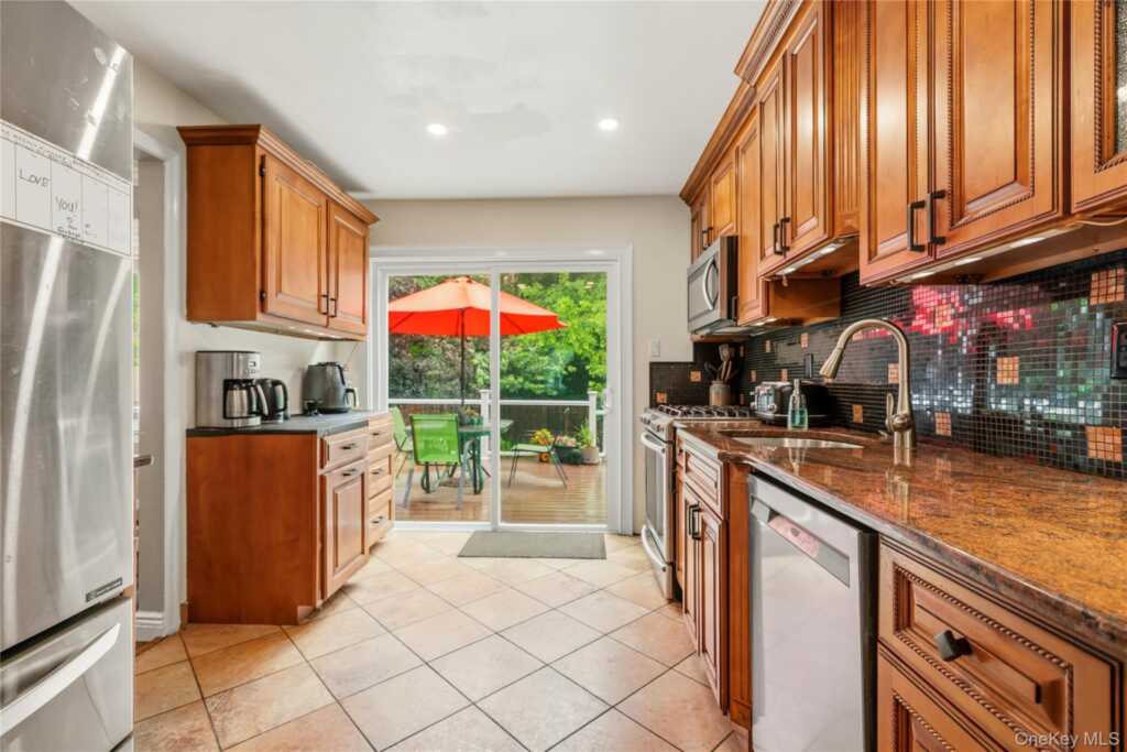 4 Forest Knoll Drive, Suffern, NY 10901 - Photo 11 of 37