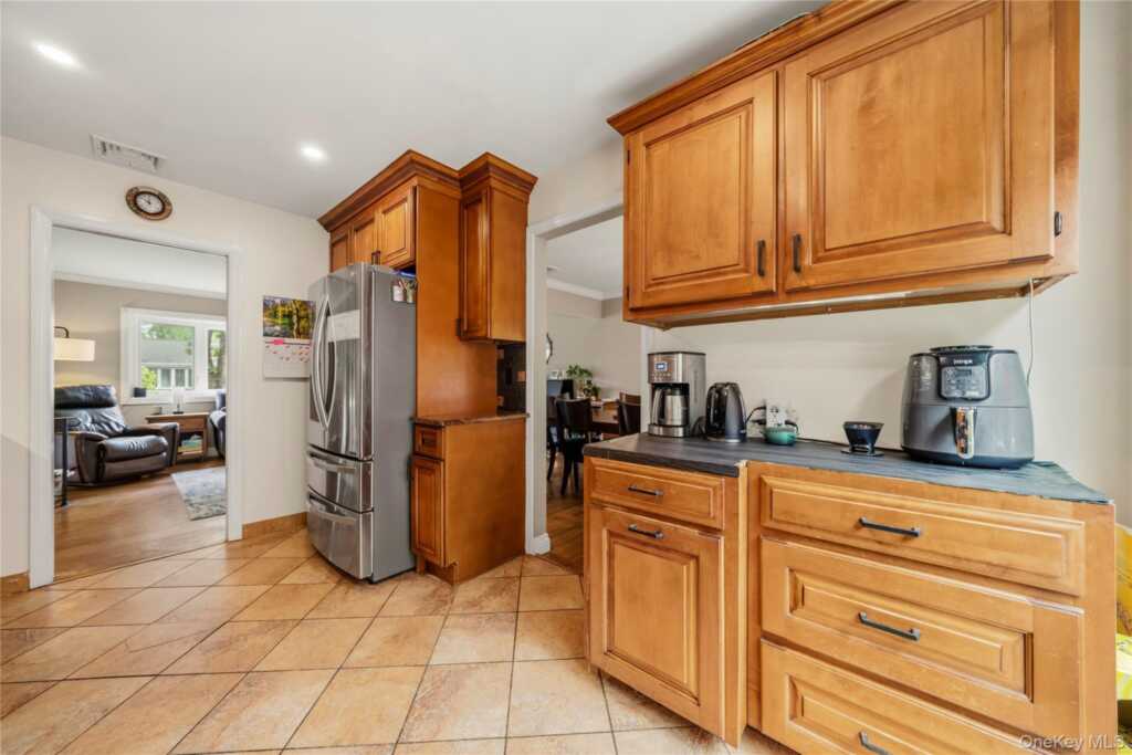 4 Forest Knoll Drive, Suffern, NY 10901 - Photo 13 of 37