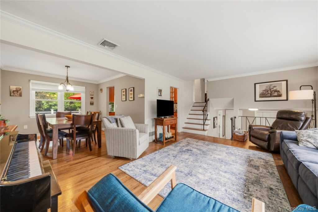 4 Forest Knoll Drive, Suffern, NY 10901 - Photo 5 of 37