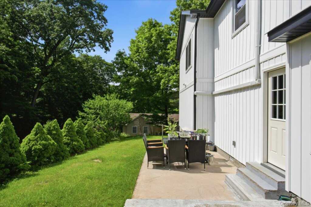 436 Storms Road, Valley Cottage, NY 10989 - Photo 19 of 34