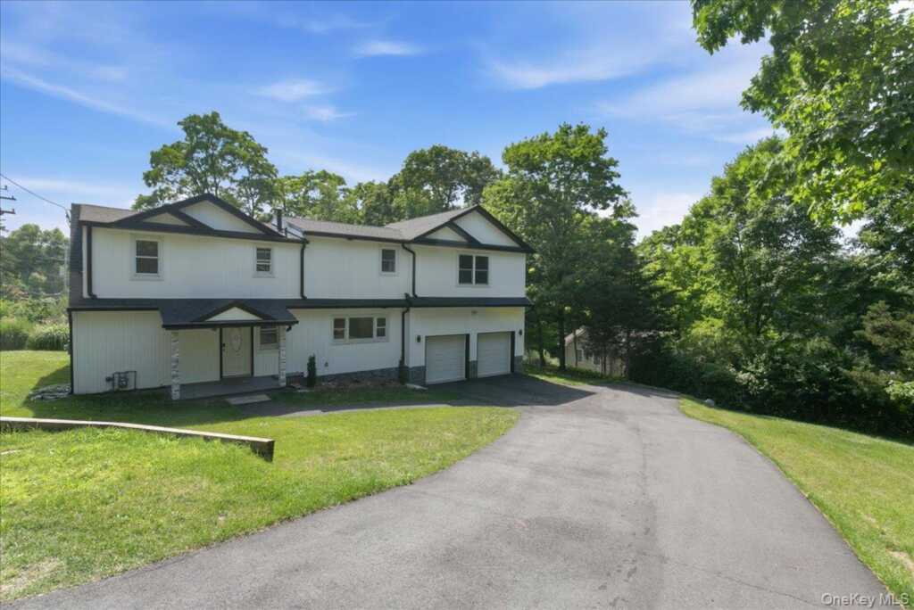 436 Storms Road, Valley Cottage, NY 10989 - Photo 2 of 34