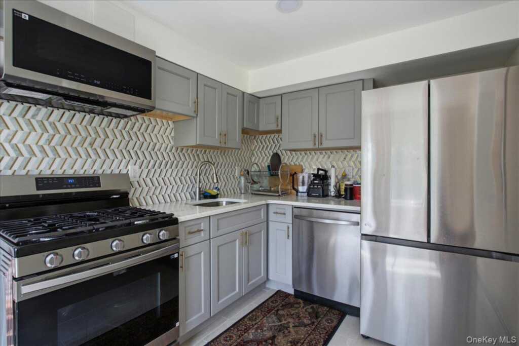 436 Storms Road, Valley Cottage, NY 10989 - Photo 6 of 34