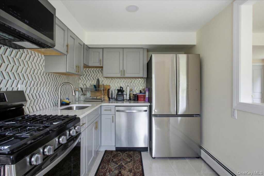 436 Storms Road, Valley Cottage, NY 10989 - Photo 7 of 34