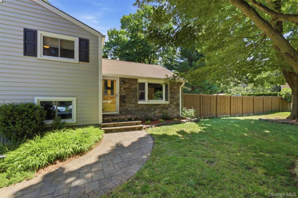 9 Homestead Lane, New City, NY 10956 - Photo 5 of 30