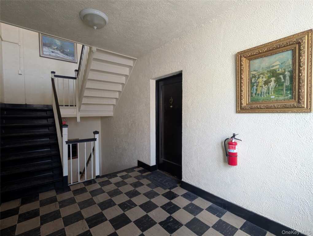 26 Coligni Avenue, Unit #2-1, New Rochelle, NY 10801 - Photo 8 of 11