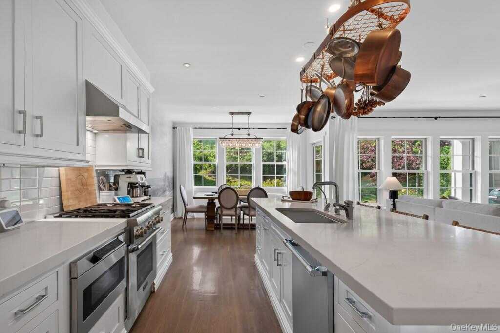 23 Honeysuckle Lane, Rye, NY 10573 - Photo 18 of 50