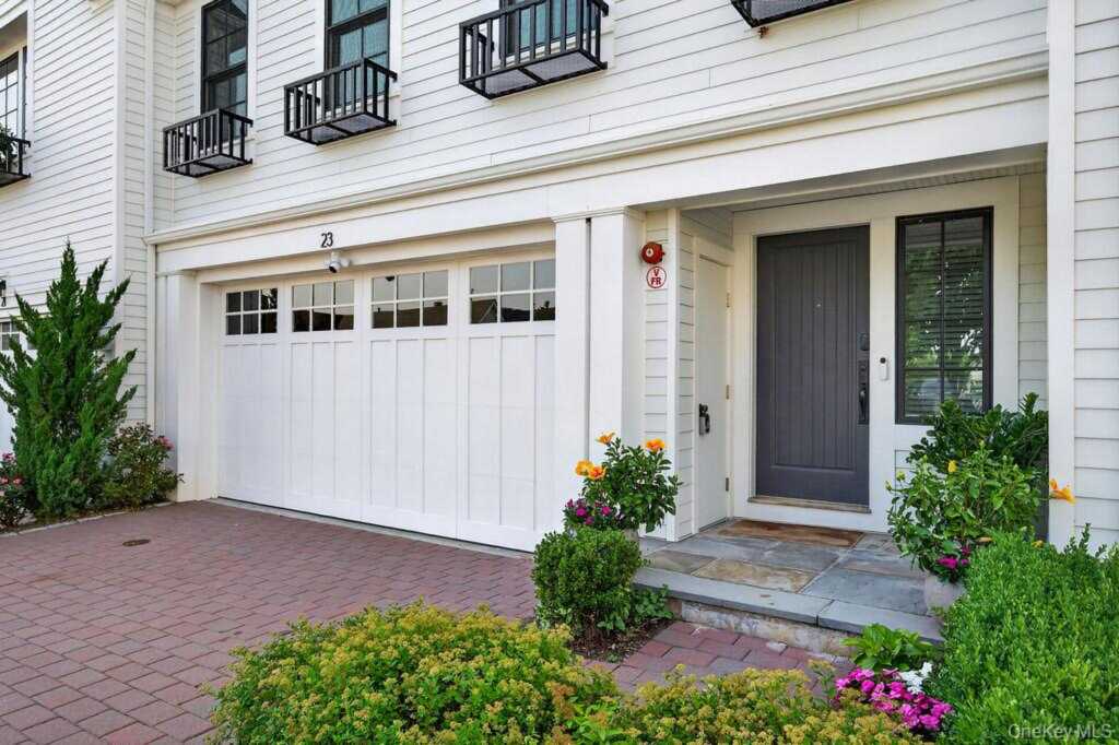 23 Honeysuckle Lane, Rye, NY 10573 - Photo 4 of 50