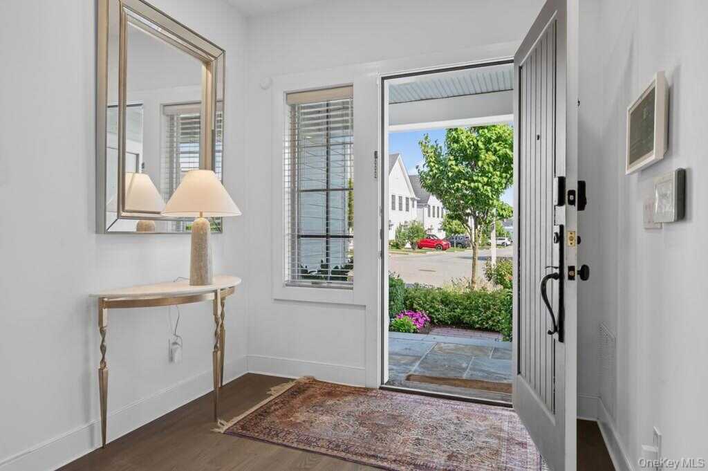 23 Honeysuckle Lane, Rye, NY 10573 - Photo 5 of 50