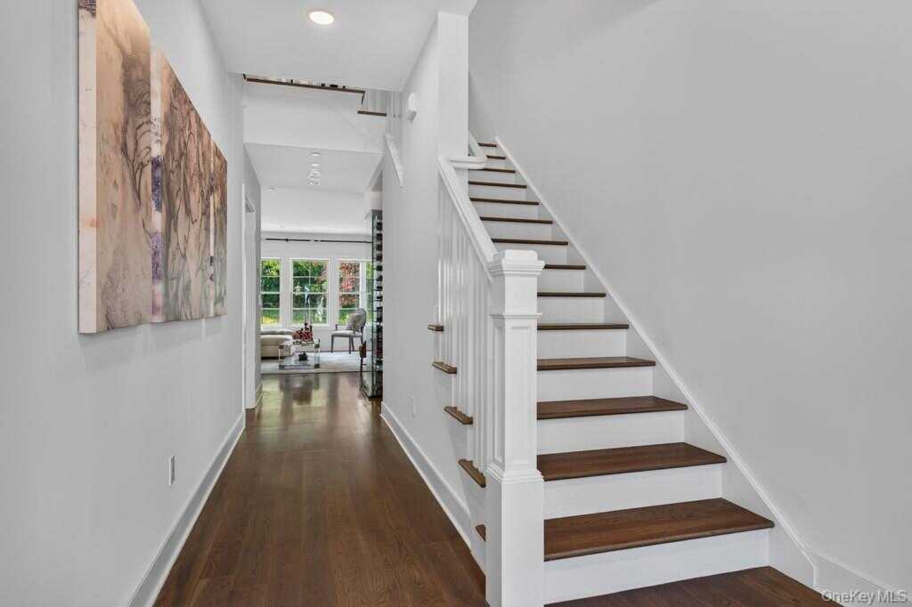 23 Honeysuckle Lane, Rye, NY 10573 - Photo 8 of 50