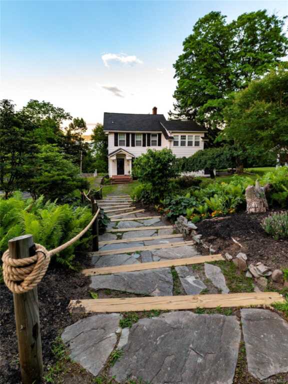 34 Old Mountain Road, Nyack, NY 10960 - Photo 3 of 47