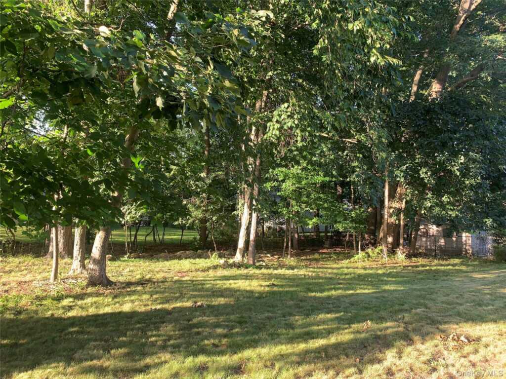 12 Short Hill Road, New City, NY 10956 - Photo 4 of 27