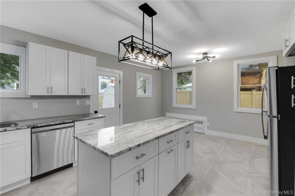 109 Jackson Avenue, Nyack, NY 10960 - Photo 4 of 30