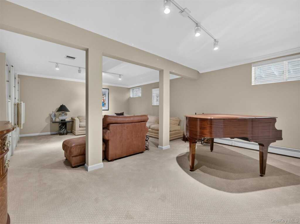 20 Fox Court, Suffern, NY 10901 - Photo 23 of 34