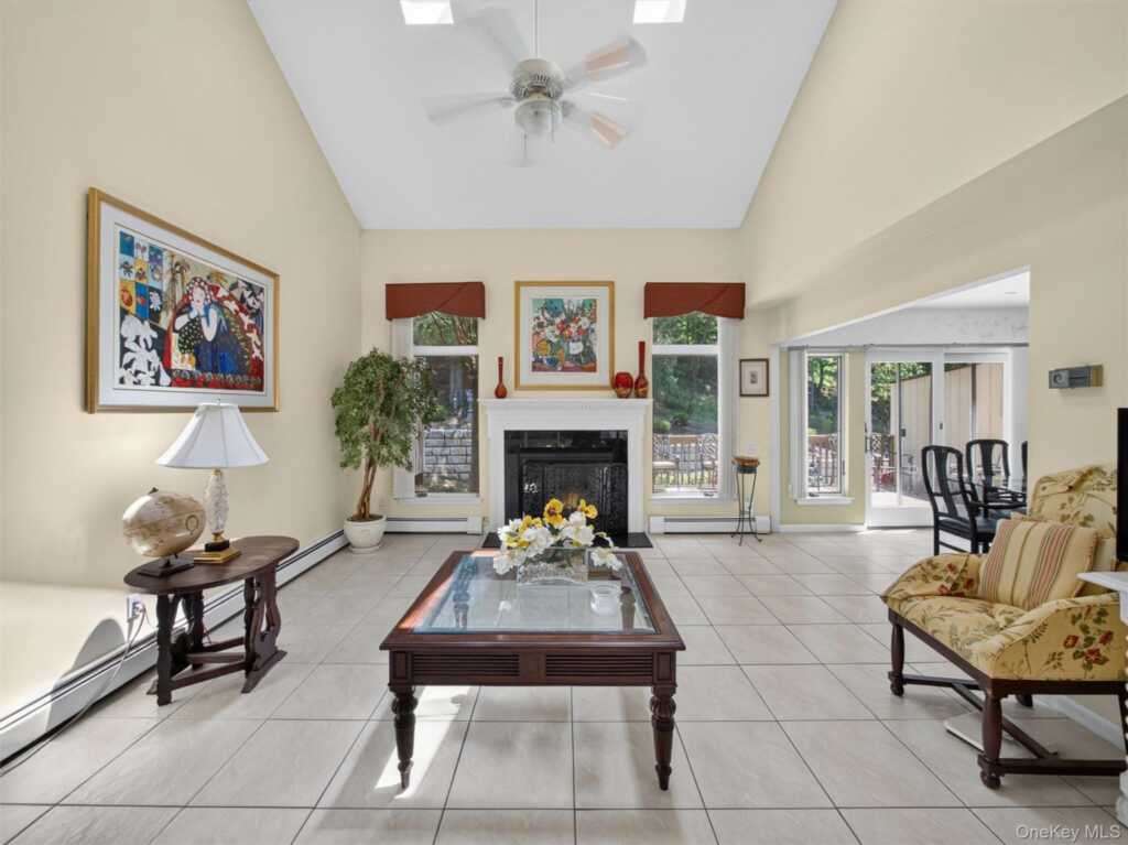 20 Fox Court, Suffern, NY 10901 - Photo 4 of 34