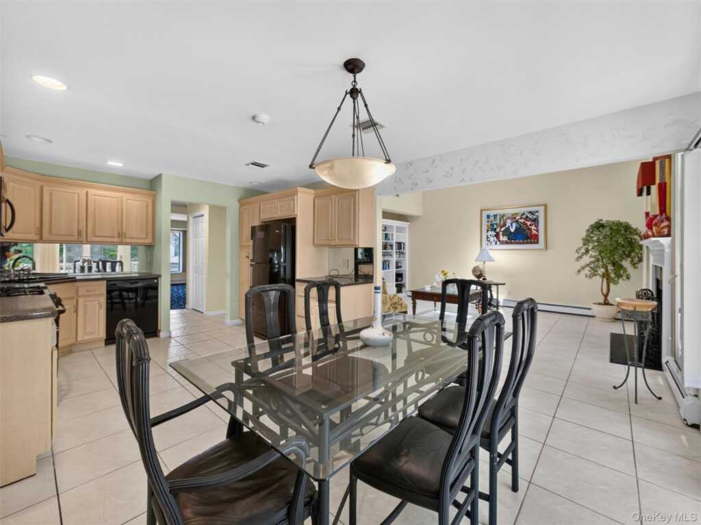 20 Fox Court, Suffern, NY 10901 - Photo 7 of 34