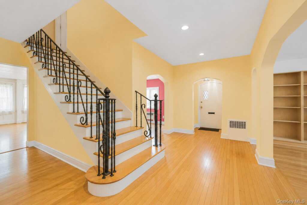 133 Bon Air Avenue, New Rochelle, NY 10804 - Photo 6 of 43