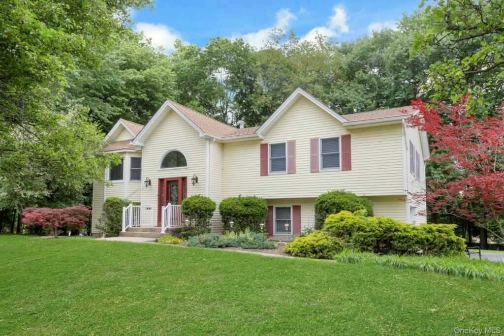 19 Flower Lane, Valley Cottage, NY 10989