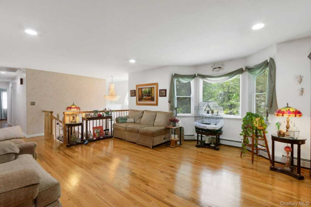 19 Flower Lane, Valley Cottage, NY 10989 - Photo 11 of 45