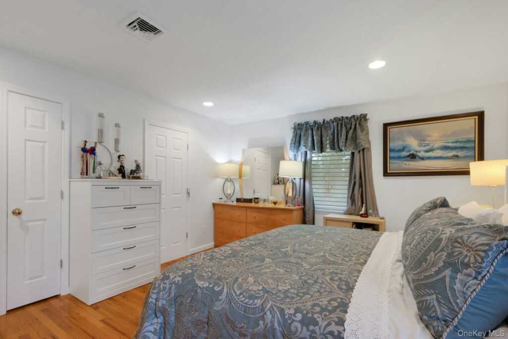 19 Flower Lane, Valley Cottage, NY 10989 - Photo 13 of 45