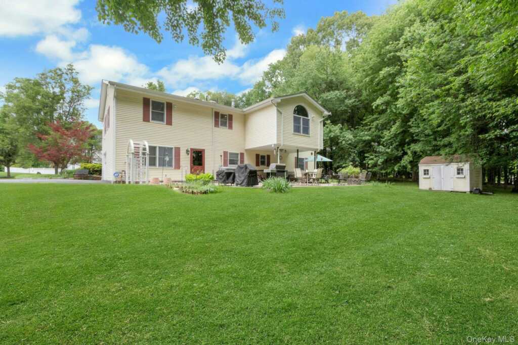 19 Flower Lane, Valley Cottage, NY 10989 - Photo 2 of 45