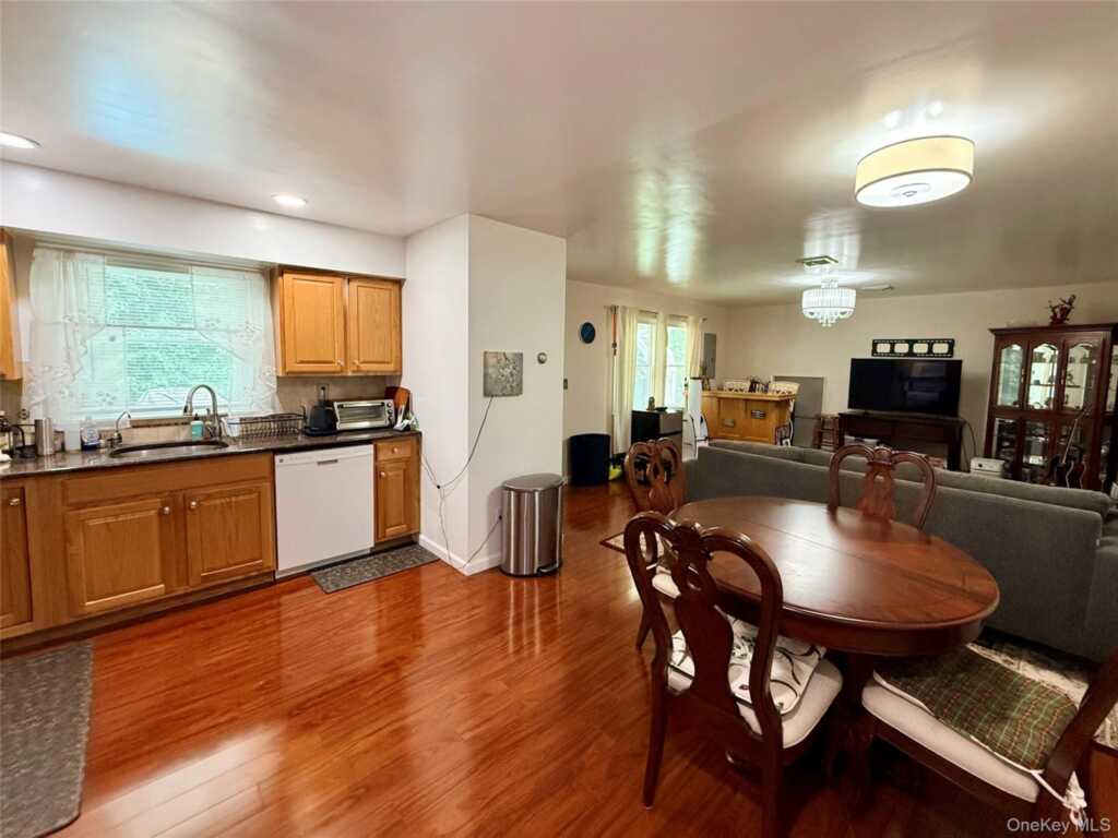 19 Flower Lane, Valley Cottage, NY 10989 - Photo 23 of 45
