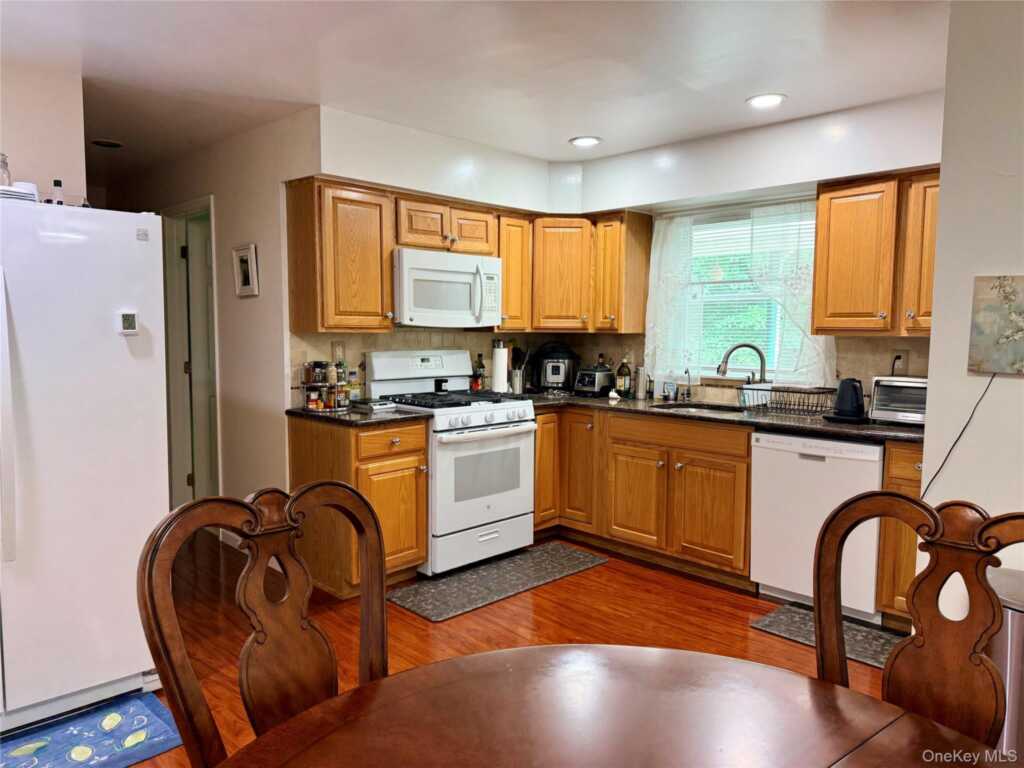 19 Flower Lane, Valley Cottage, NY 10989 - Photo 24 of 45