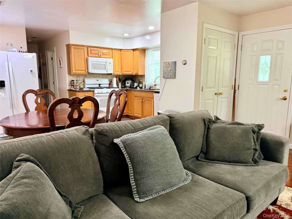 19 Flower Lane, Valley Cottage, NY 10989 - Photo 27 of 45